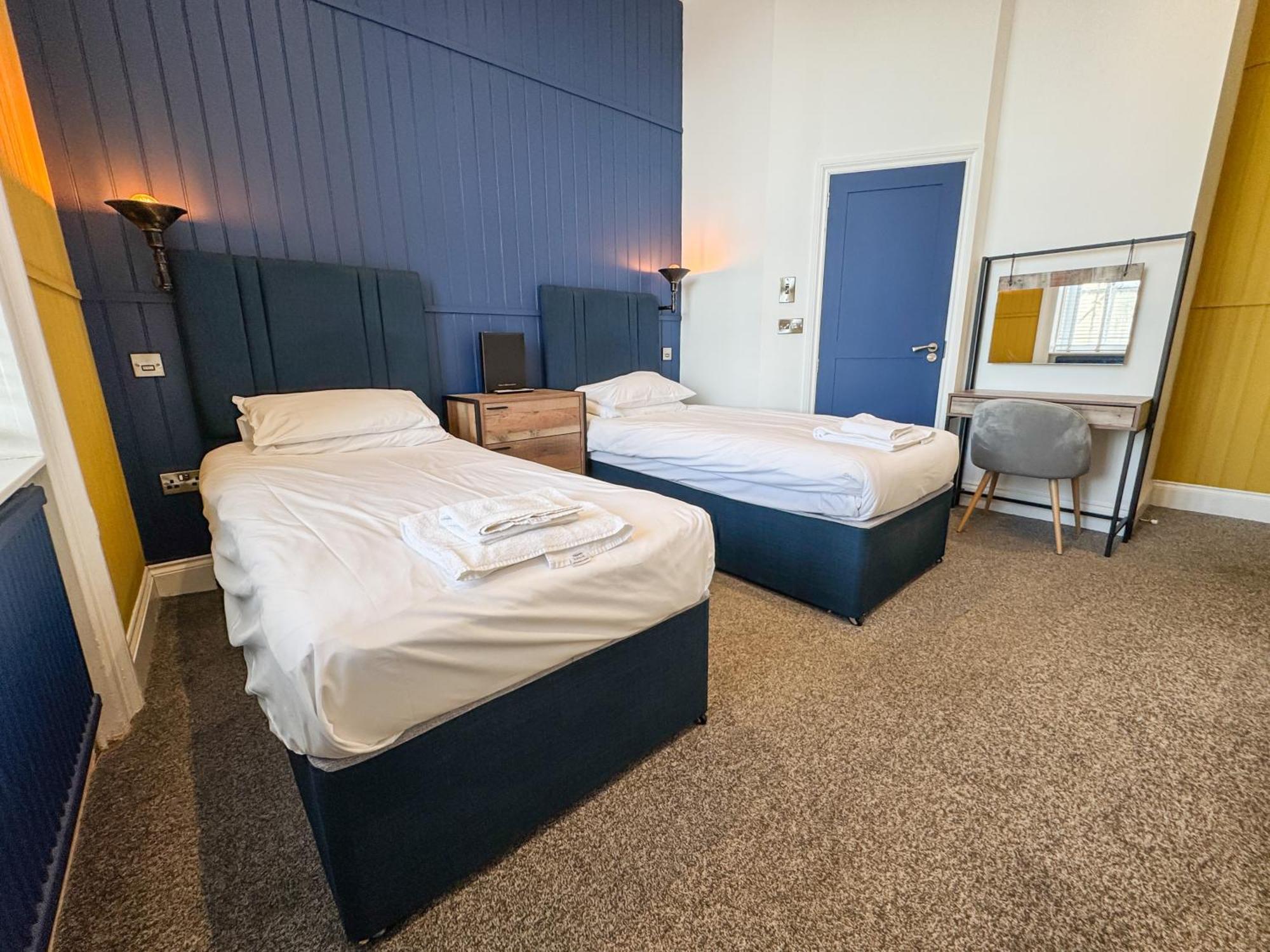 Delmont Hotel Скарборо Екстер'єр фото