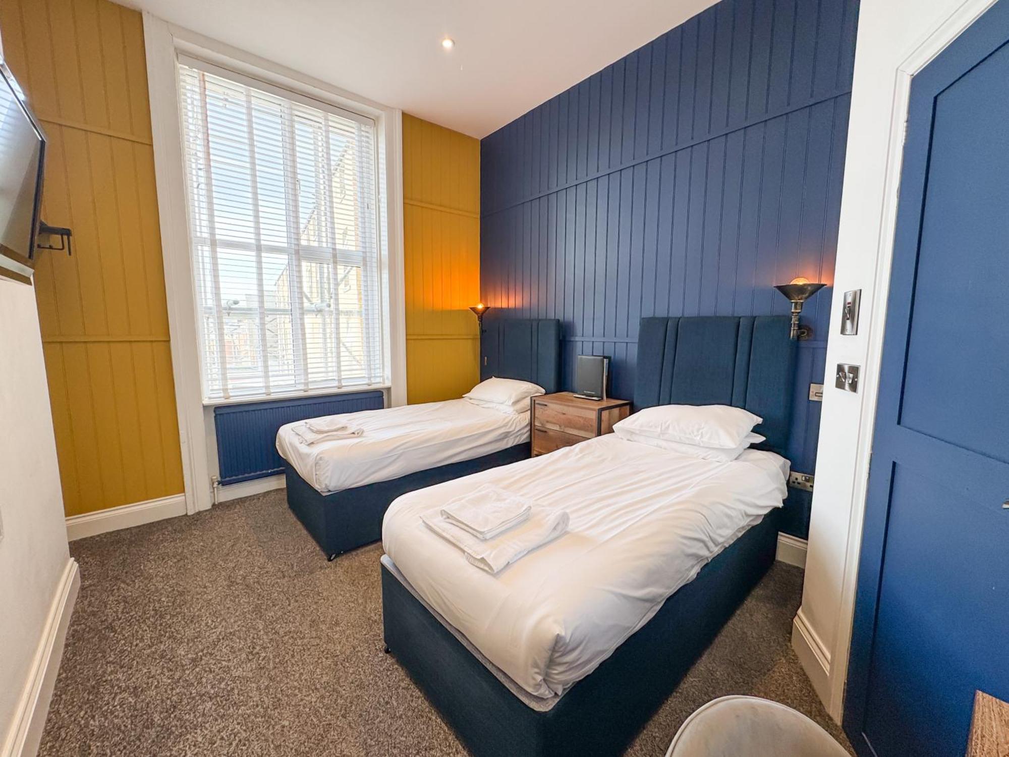 Delmont Hotel Скарборо Екстер'єр фото